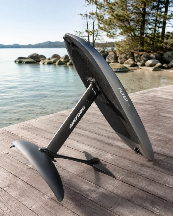 waydoo-evo-glider-g1500-w-ukladzie-foil-przy-desce