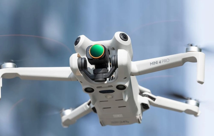 filtr-kf-concept-nd2-32-na-dronie-dji-mini-4-pro-nad-miastem