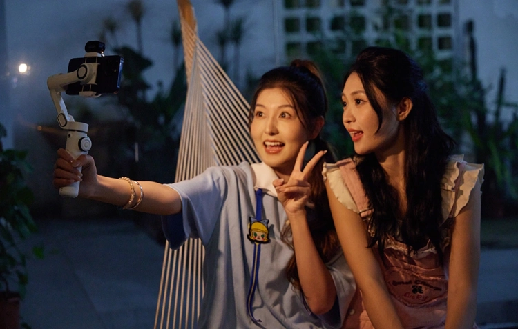 gimbal-aochuan-x2-oswietlenie-rgb-czarny.webp