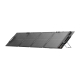 Rozłożony panel fotowoltaiczny EcoFlow 110W na kwiecistej łące z pasmem górskim w tle.