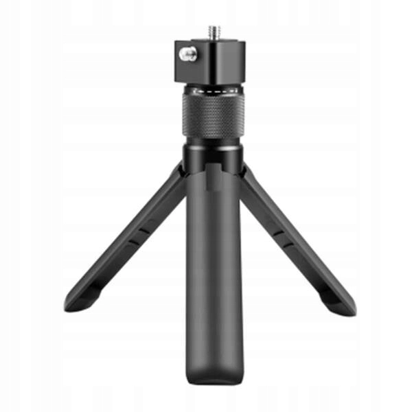 Rozłożony statyw selfie stick Puluz PU887B z zamocowaną kamerą sportową na białym, czystym tle.
