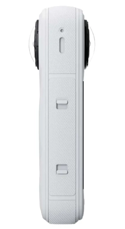 Kamera sportowa Insta360 X5 Satin White – bok z klapką, widok z profilu