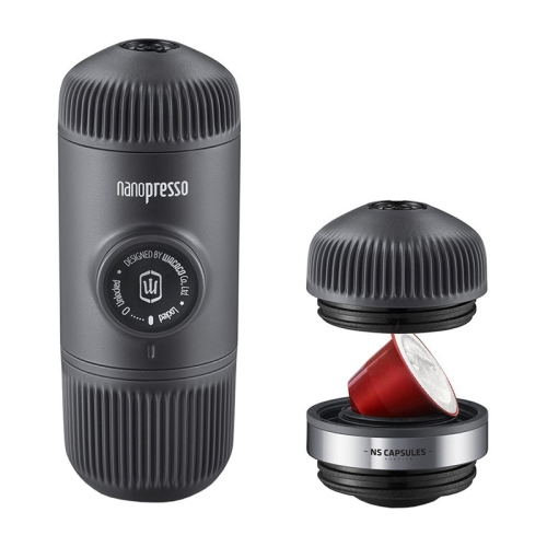 Przenośny ekspres do kawy Nanopresso z adapterem NS, gotowy do parzenia świeżego espresso.