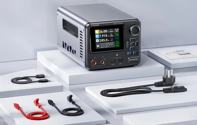 fnirsi-ips3608-na-stanowisku-elektronicznym