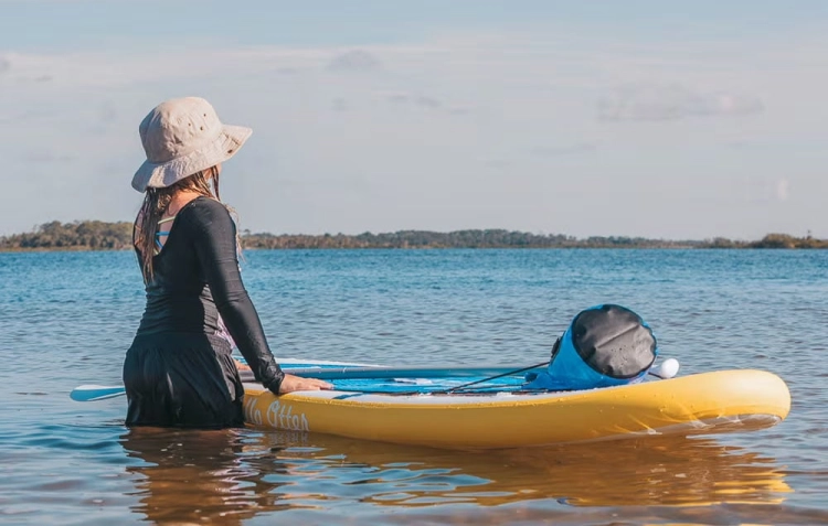 dziecko-przy-desce-sup-funwater-tuxedo-sailor