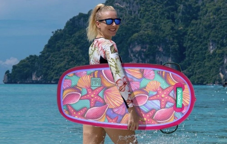 kobieta-z-rozowa-deska-bodyboard-funwater