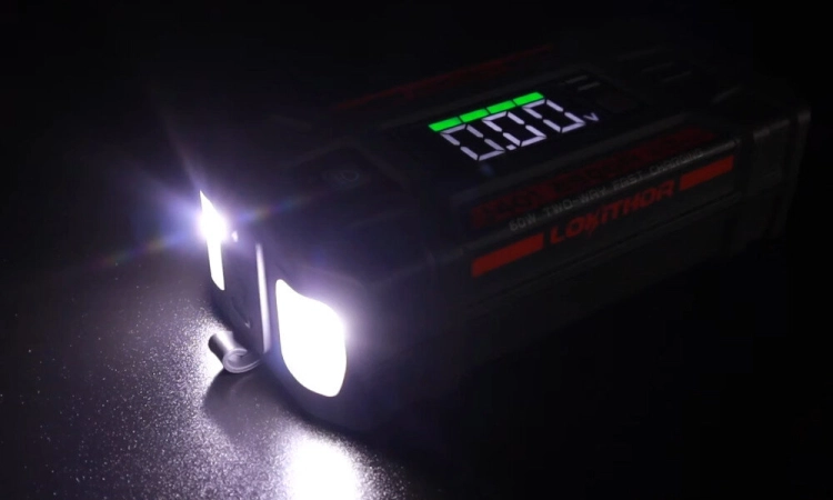latarka-led-lokithor-j401x-w-ciemnosci
