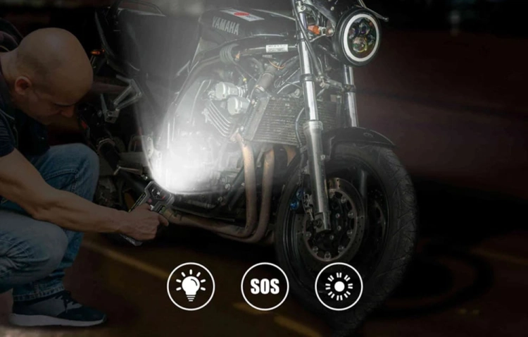 latarka-lokithor-j1350-pro-przy-naprawie-motocykla