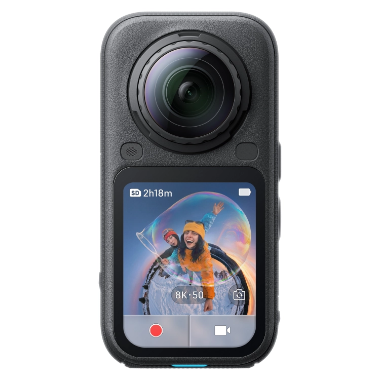 Kamera-sportowa-Insta360-X6-od-przodu-wyswietlacz-2,32cala