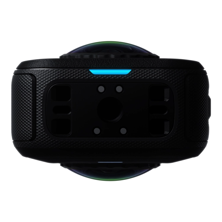 Kamera-sportowa-Insta360-X6-od-dolu-mocowanie-zimna-stopka-1-4-cala