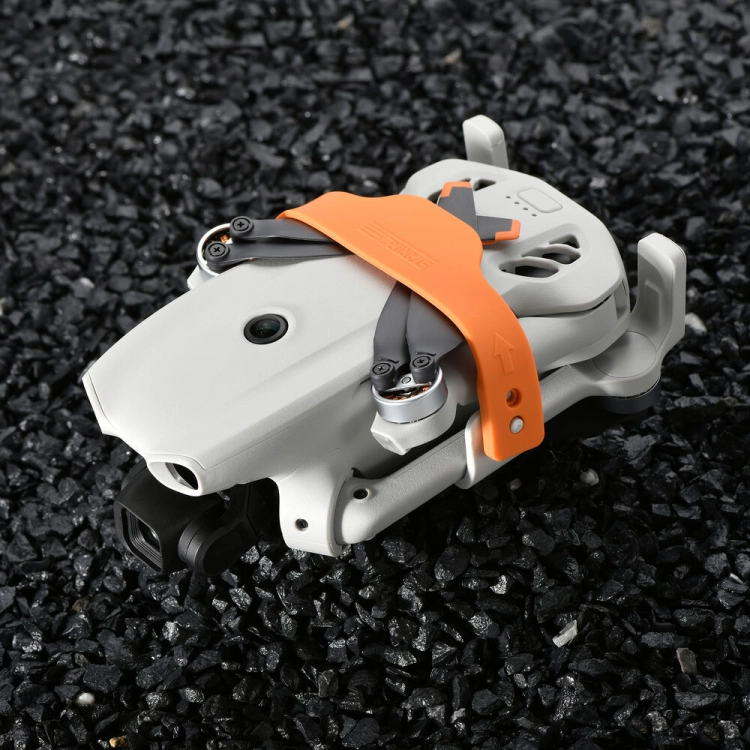 DJI LITO 1 z założoną blokadą śmigieł STARTRC podczas transportu