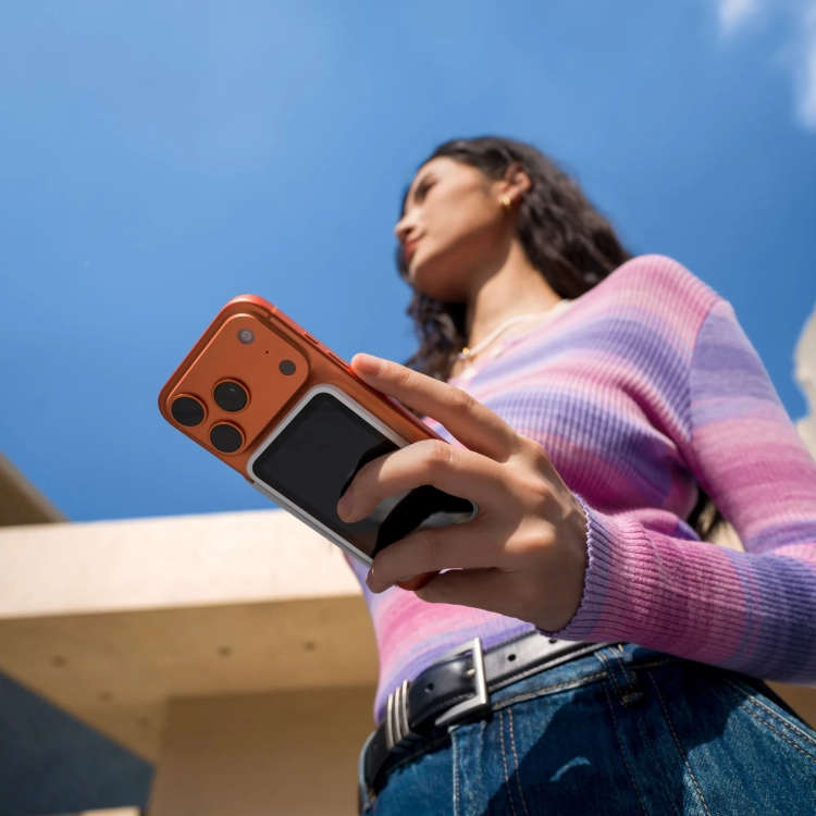 Insta360 Snap Selfie Screen podczas nagrywania selfie tylnym aparatem smartfona