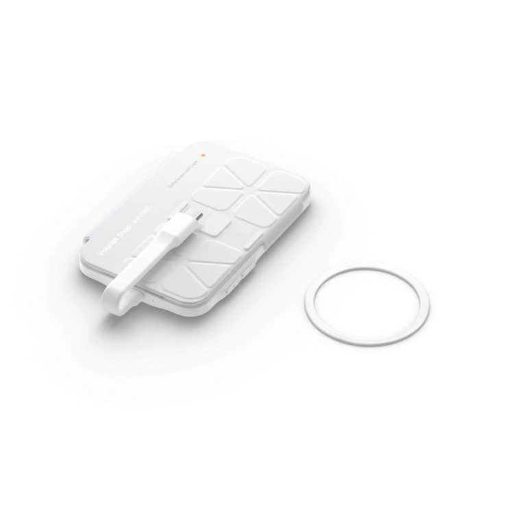 Zawartość zestawu Insta360 Snap Selfie Screen with Light z pierścieniem magnetycznym