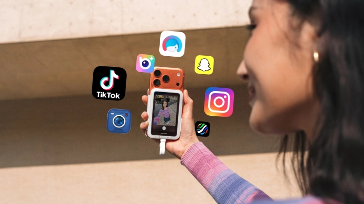Insta360 Snap Selfie Screen with Light używany jako ekran podglądu podczas nagrywania wideo