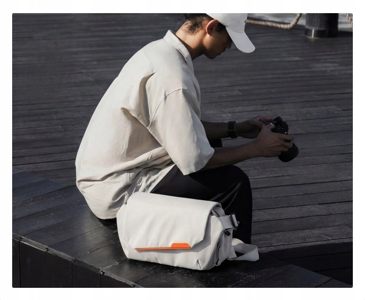 Torba fotograficzna K&F Concept Urban Wander 14 noszona jako sling bag na plecach