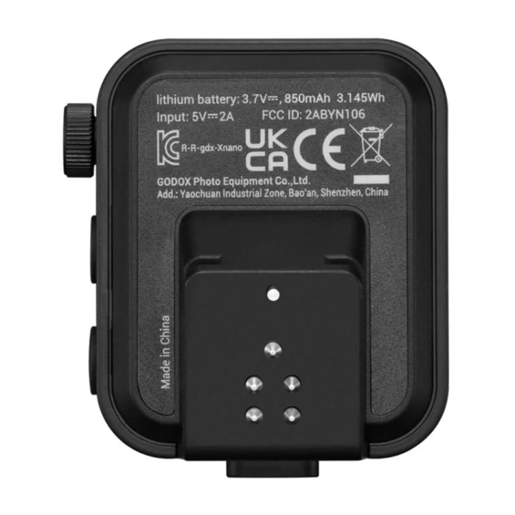 Godox X3 C widok od spodu z mocowaniem do gorącej stopki aparatu Canon