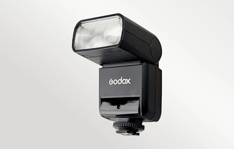 Lampa błyskowa Godox TT350C do Canon, widok z przodu pod kątem
