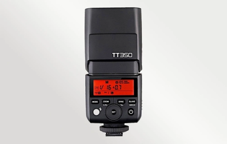 Lampa błyskowa Godox TT350C do Canon, widok od tyłu z podświetlanym ekranem LCD