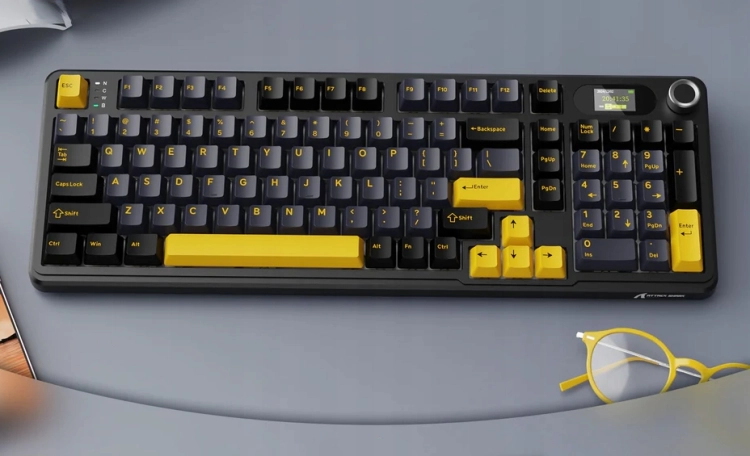 Trzy tryby łączności klawiatury ATTACK SHARK X98 PRO: 2.4GHz, Bluetooth 5.0 oraz USB-C.