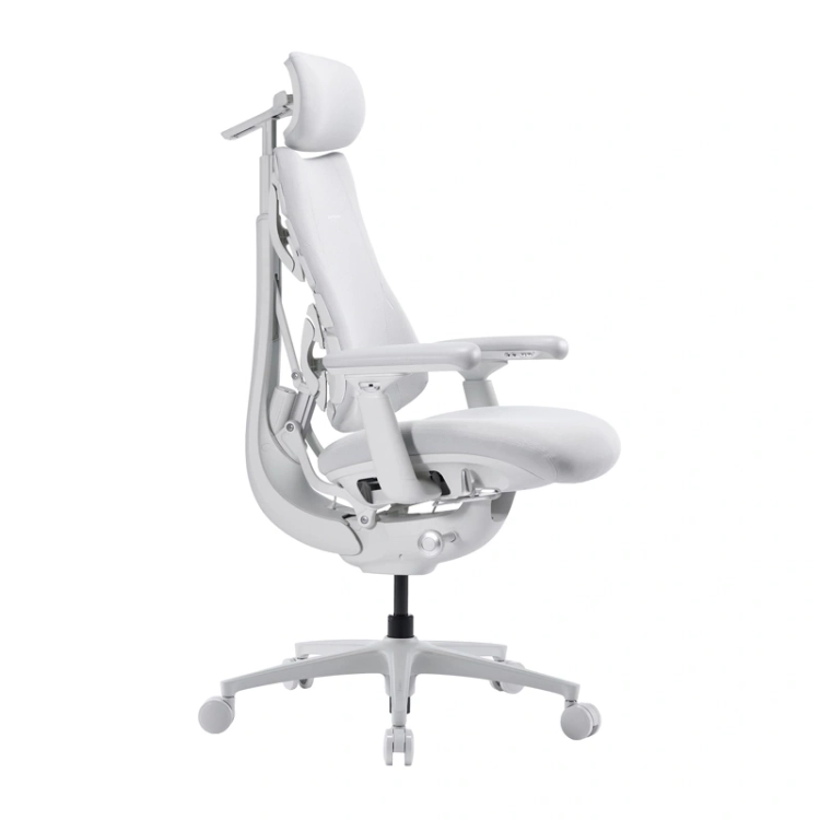 Białe krzesło ergonomiczne LiberNovo Omni Pro 45 cm, widok z boku