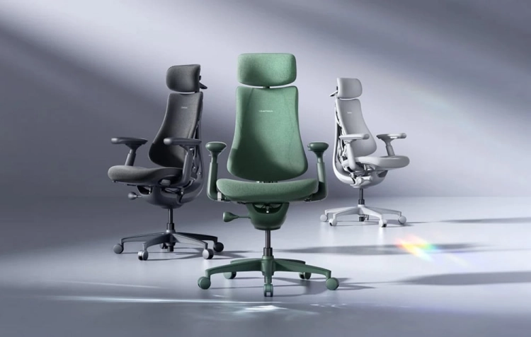Krzesła ergonomiczne LiberNovo Omni SE w czarnej, zielonej i jasnej wersji kolorystycznej