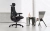 Czarne krzesło ergonomiczne LiberNovo Omni SE 48 cm przy biurku w jasnym wnętrzu