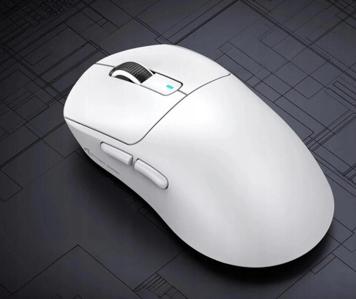 Sensor optyczny PixArt PAW3395 o czułości 26000 DPI w myszce gamingowej.
