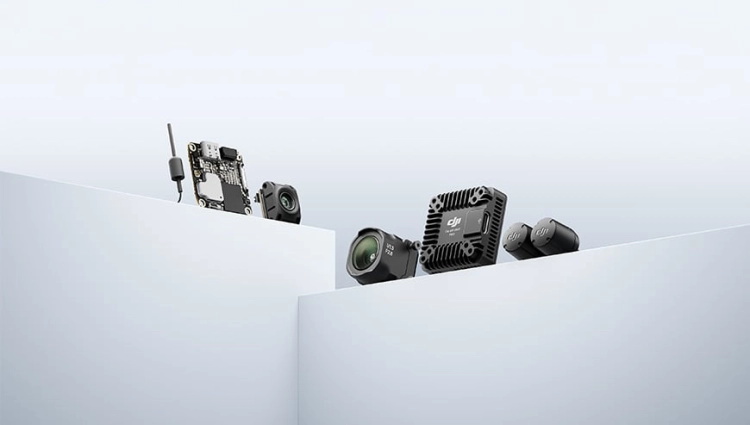 Porównanie elementów systemu DJI O4 Air Unit Series z kamerami i modułami transmisji