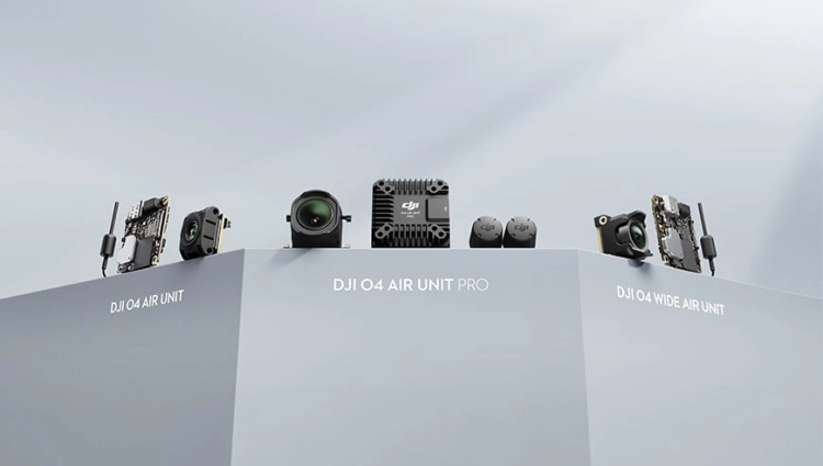 DJI O4 Air Unit, DJI O4 Air Unit Pro i DJI O4 Wide Air Unit ustawione obok siebie
