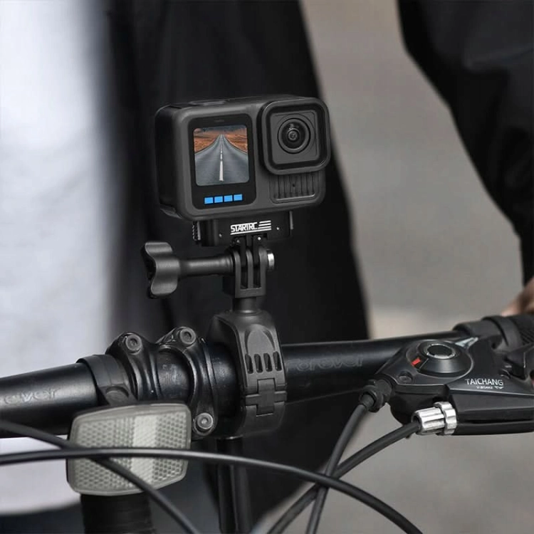 Magnetyczna szybkozłączka STARTRC zamontowana z kamerą GoPro HERO 13 na uchwycie podczas użytkowania