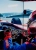 Mężczyzna korzystający z kierownicy MOZA Racing KS podczas jazdy w symulatorze Formuły 1