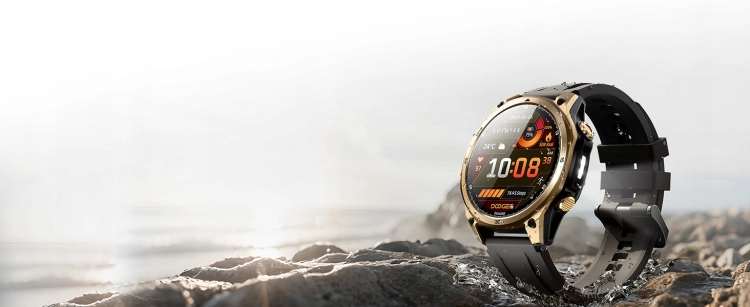 Smartwatch DOOGEE Anywise W1 Gold używany podczas aktywności outdoorowej
