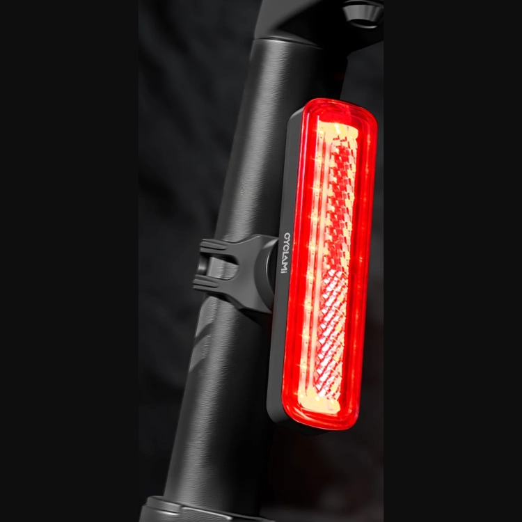 Lampka CYCLAMI 0107 zamocowana na sztycy roweru