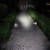 Ścieżka nocą oświetlona przednią lampką CYCLAMI X7