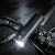 Lampka CYCLAMI BR-500 w deszczu na kierownicy roweru