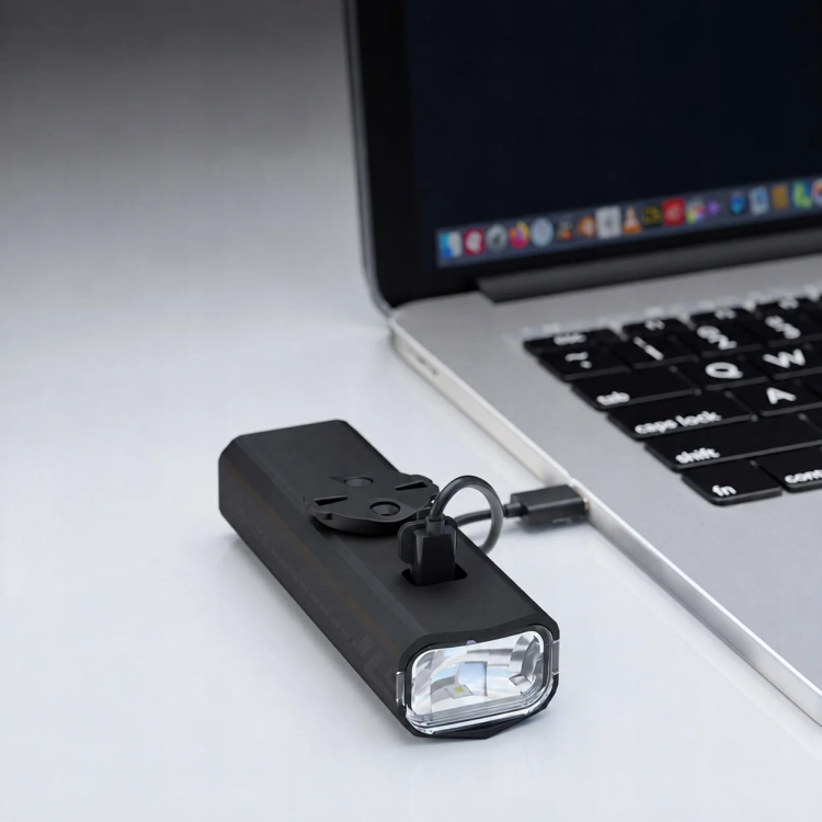 Lampka CYCLAMI BR-500 ładowana kablem USB-C z laptopa