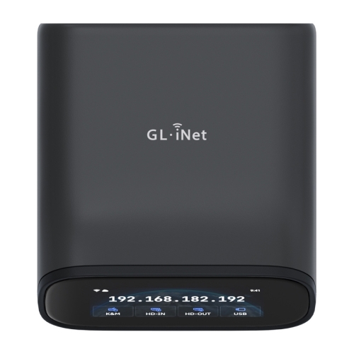 GL.iNet Comet Pro widziany z góry, logo i ekran z przodu