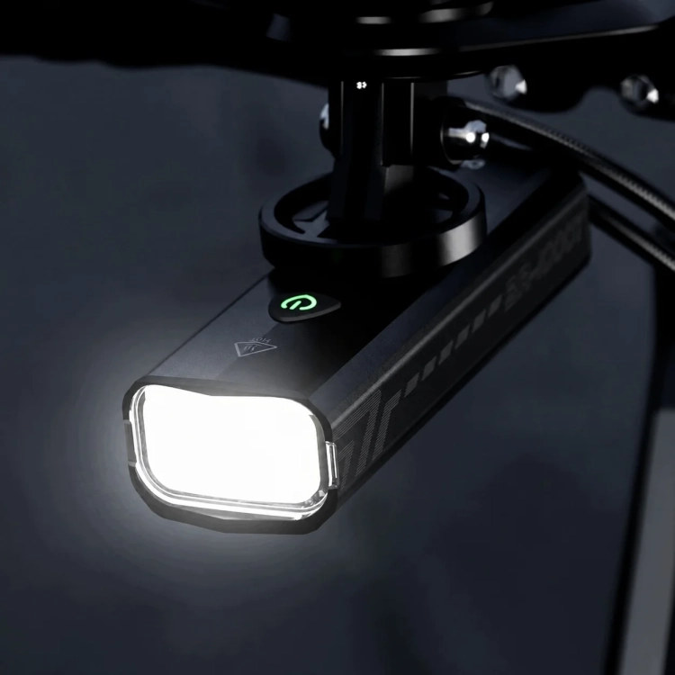 Włączona lampka CYCLAMI BR-1000T z zieloną diodą w przycisku