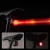 Włączona lampka CYCLAMI A8 PRO pod siodełkiem roweru w ruchu