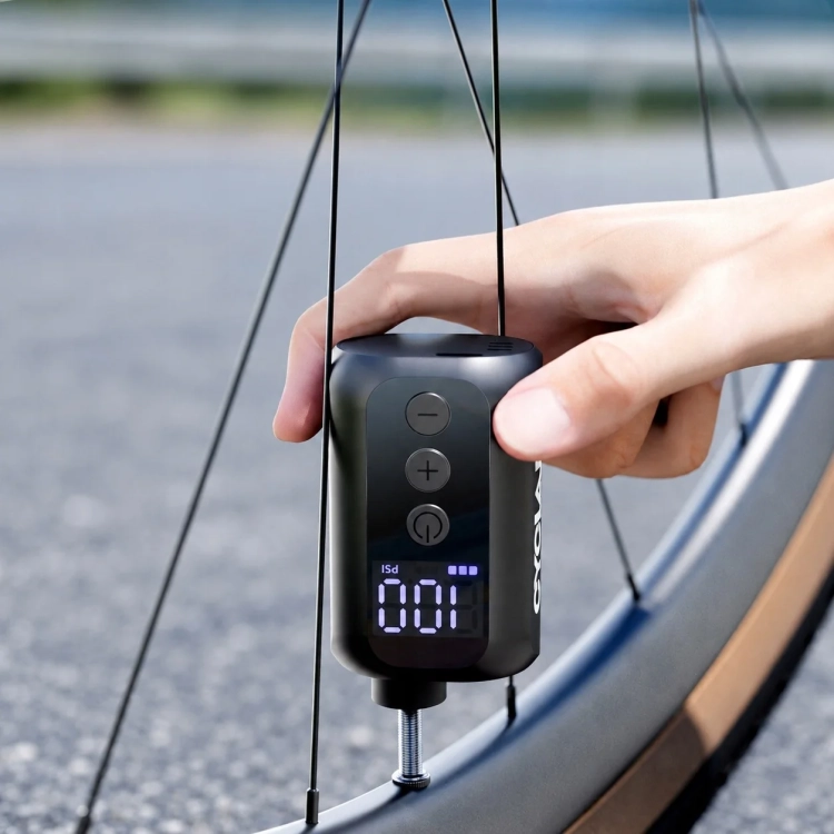 Pompka CYCLAMI A5S nakręcona na wentyl koła roweru