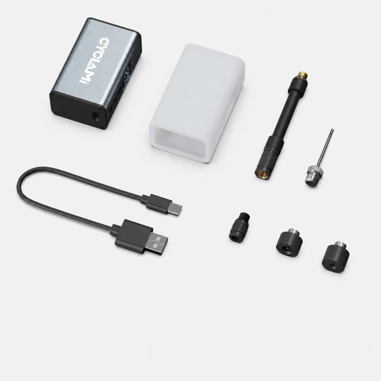 Zestaw CYCLAMI A3 Mini: pompka, etui, wężyk, końcówki, igła i kabel USB-C