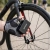 Pompowanie koła roweru szosowego pompką CYCLAMI AM6 PRO