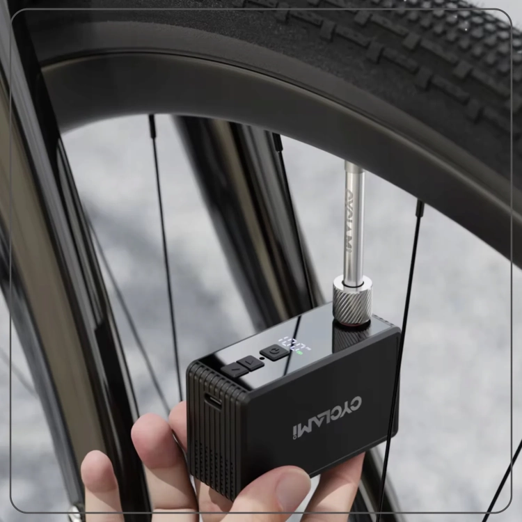 Pompka CYCLAMI AM6 PRO z wężykiem na wentylu koła