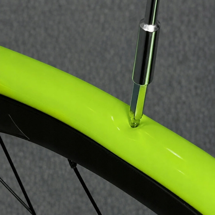 Wentyl Presta 65 mm dętki CYCLAMI Road 30G w obręczy