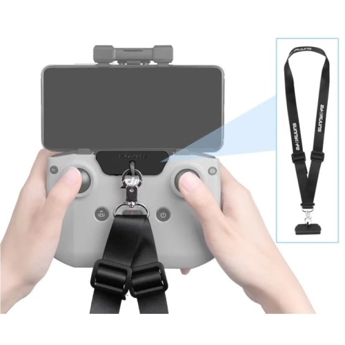 Smycz z adapterem Sunnylife na kontrolerze DJI RC-N1 trzymanym w dłoniach