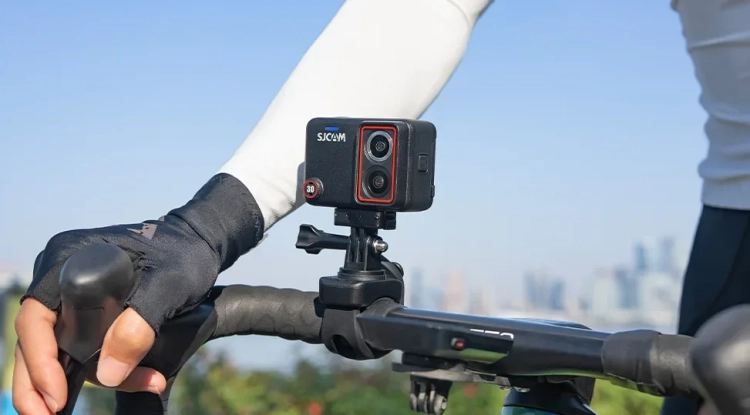 Kamera SJCAM SJ30 zamocowana na kierownicy roweru szosowego