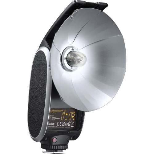 Lampa błyskowa retro Godox Lux Senior z rozłożonym odbłyśnikiem, widok z przodu pod kątem