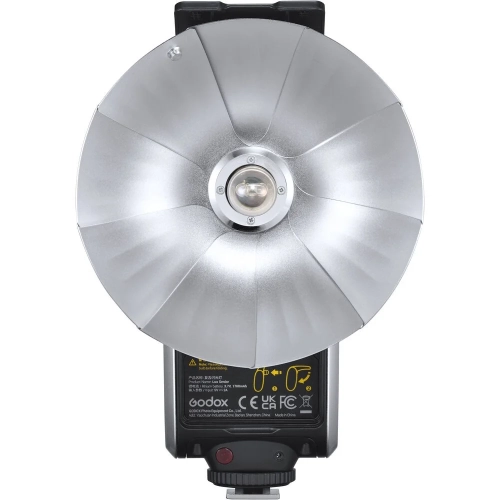 Lampa błyskowa retro Godox Lux Senior z rozłożonym odbłyśnikiem na wprost