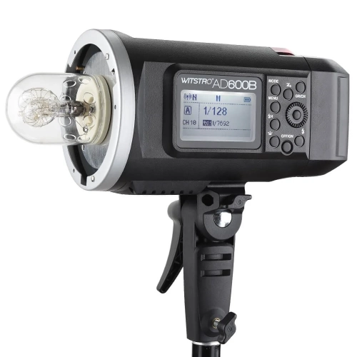 Lampa plenerowa Godox AD600B od tyłu z odkrytym palnikiem i panelem