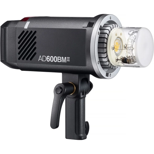 Lampa plenerowa Godox AD600BM II z boku z odkrytym palnikiem